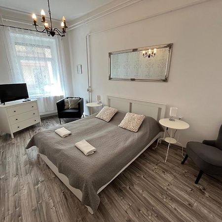 Pacsirta Apartmanhaz Eger Zewnętrze zdjęcie