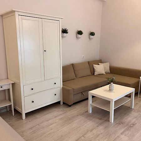 Pacsirta Apartmanhaz Eger Zewnętrze zdjęcie