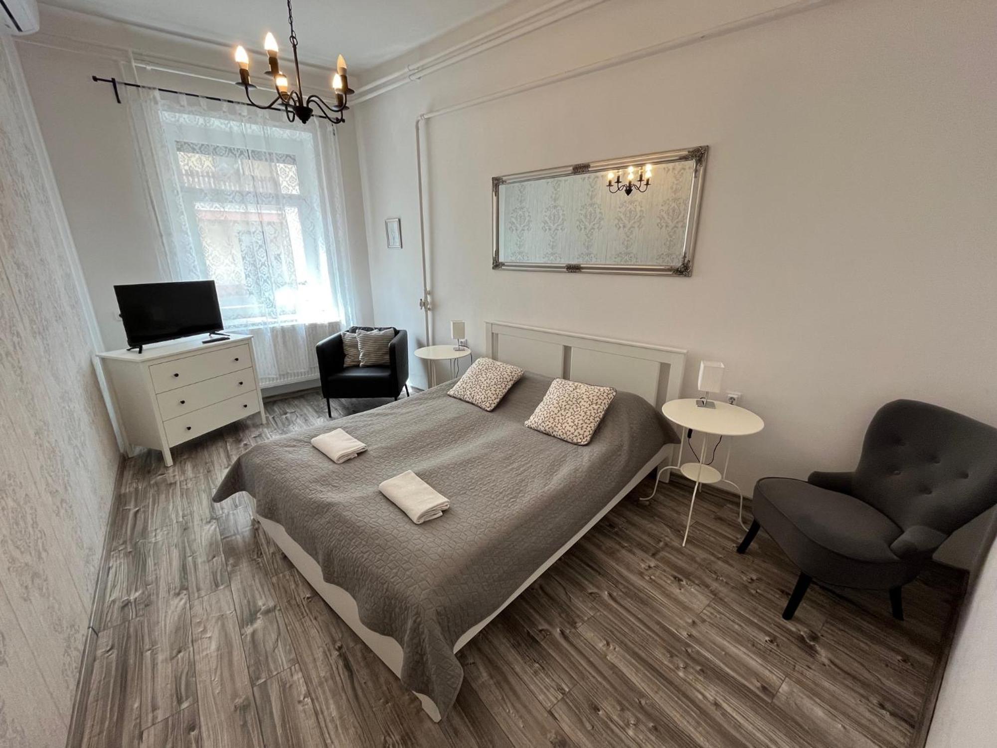 Pacsirta Apartmanhaz Eger Zewnętrze zdjęcie