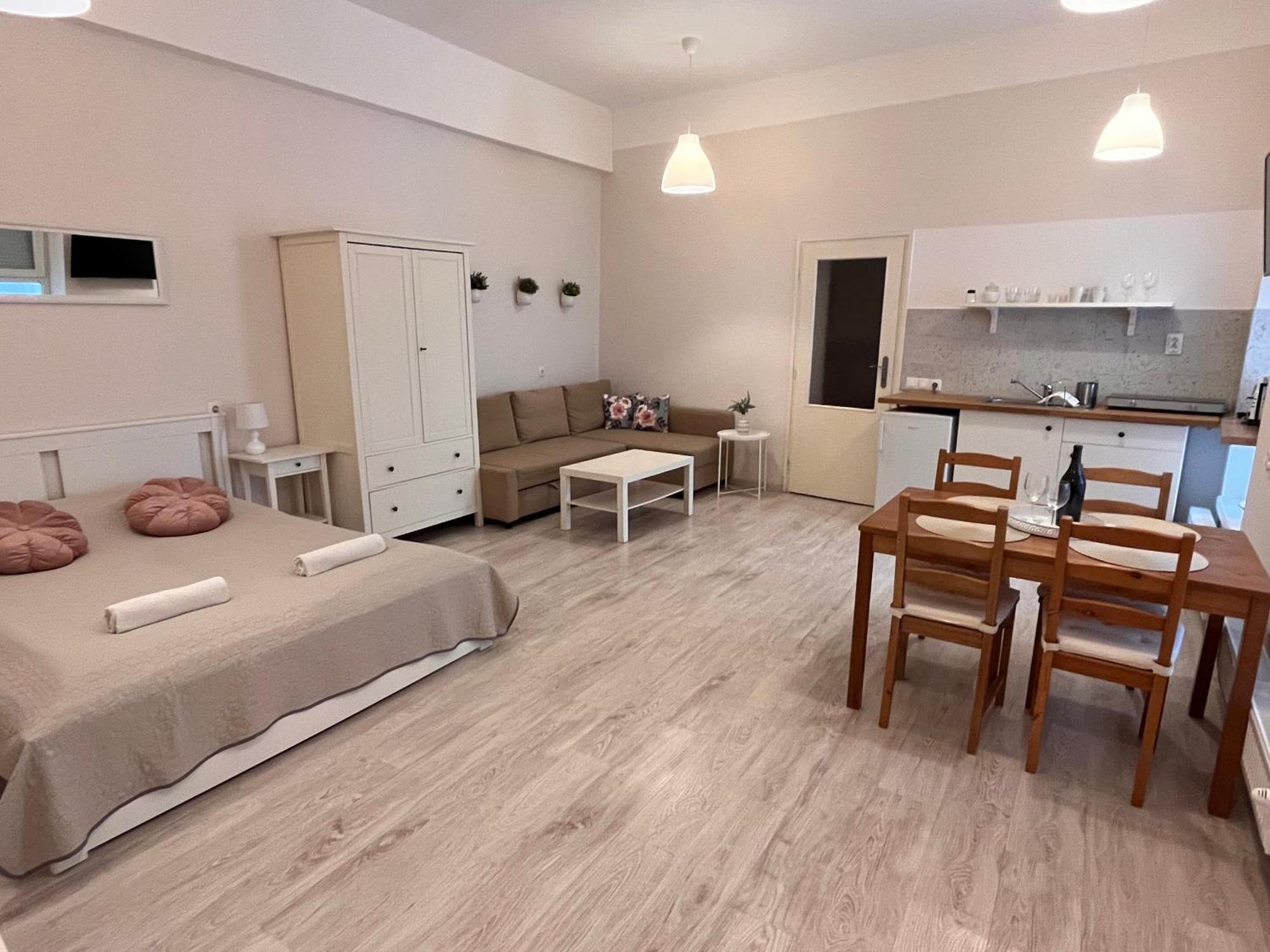Pacsirta Apartmanhaz Eger Zewnętrze zdjęcie