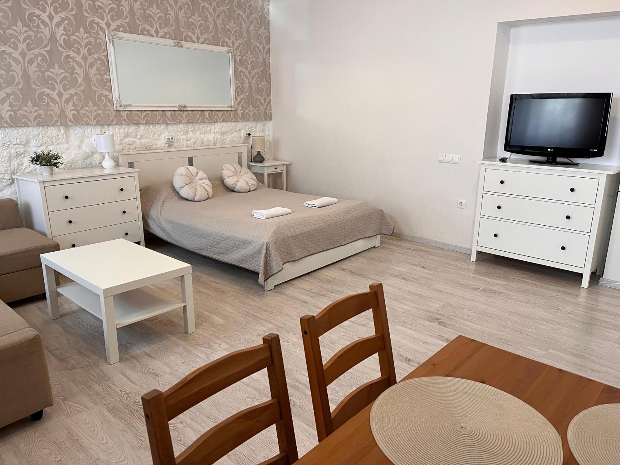 Pacsirta Apartmanhaz Eger Zewnętrze zdjęcie