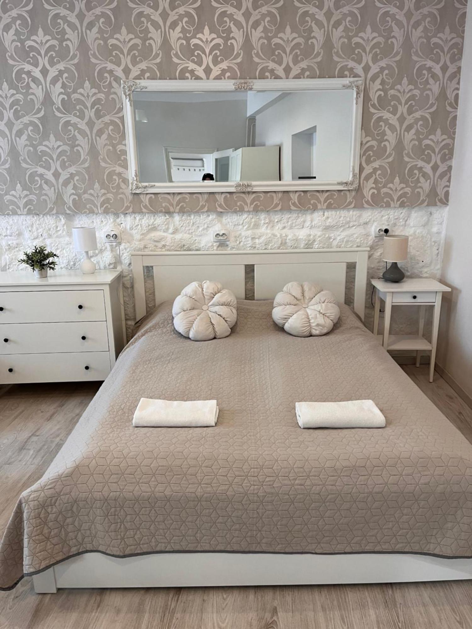 Pacsirta Apartmanhaz Eger Zewnętrze zdjęcie