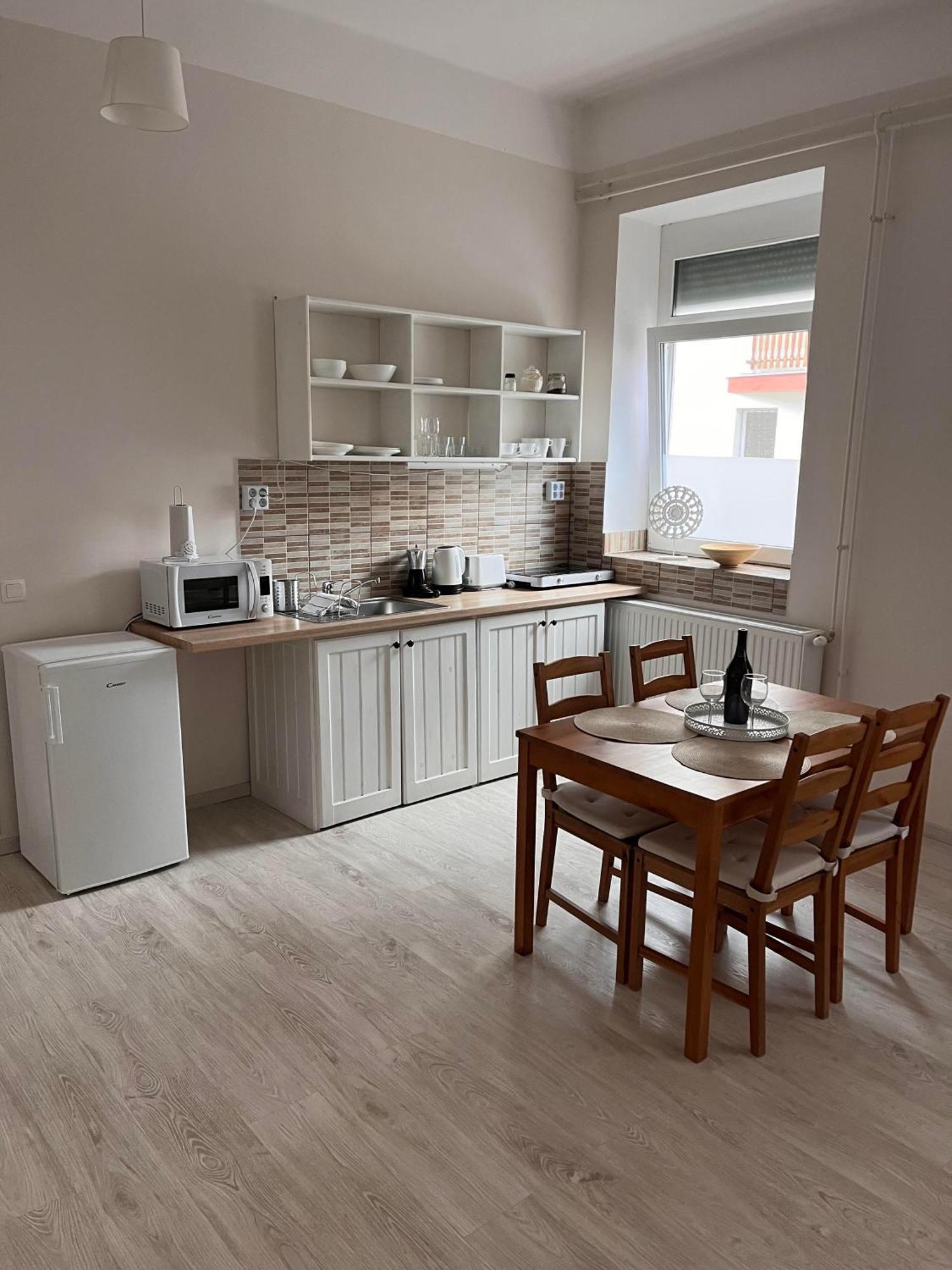 Pacsirta Apartmanhaz Eger Zewnętrze zdjęcie