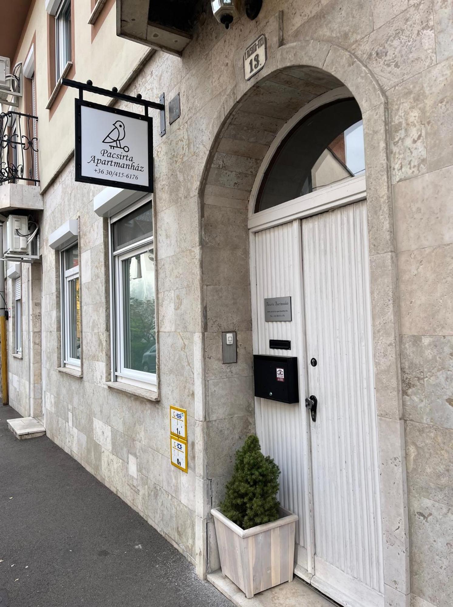 Pacsirta Apartmanhaz Eger Zewnętrze zdjęcie