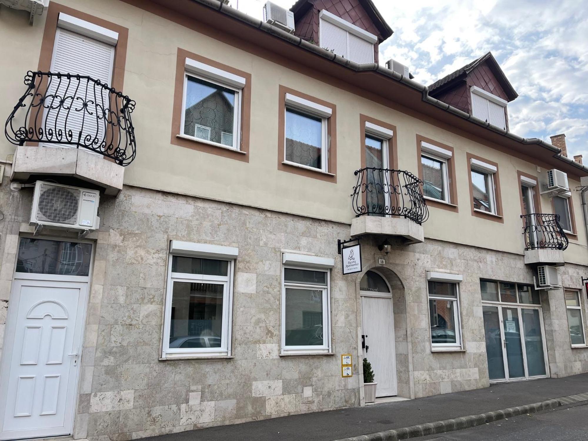 Pacsirta Apartmanhaz Eger Zewnętrze zdjęcie